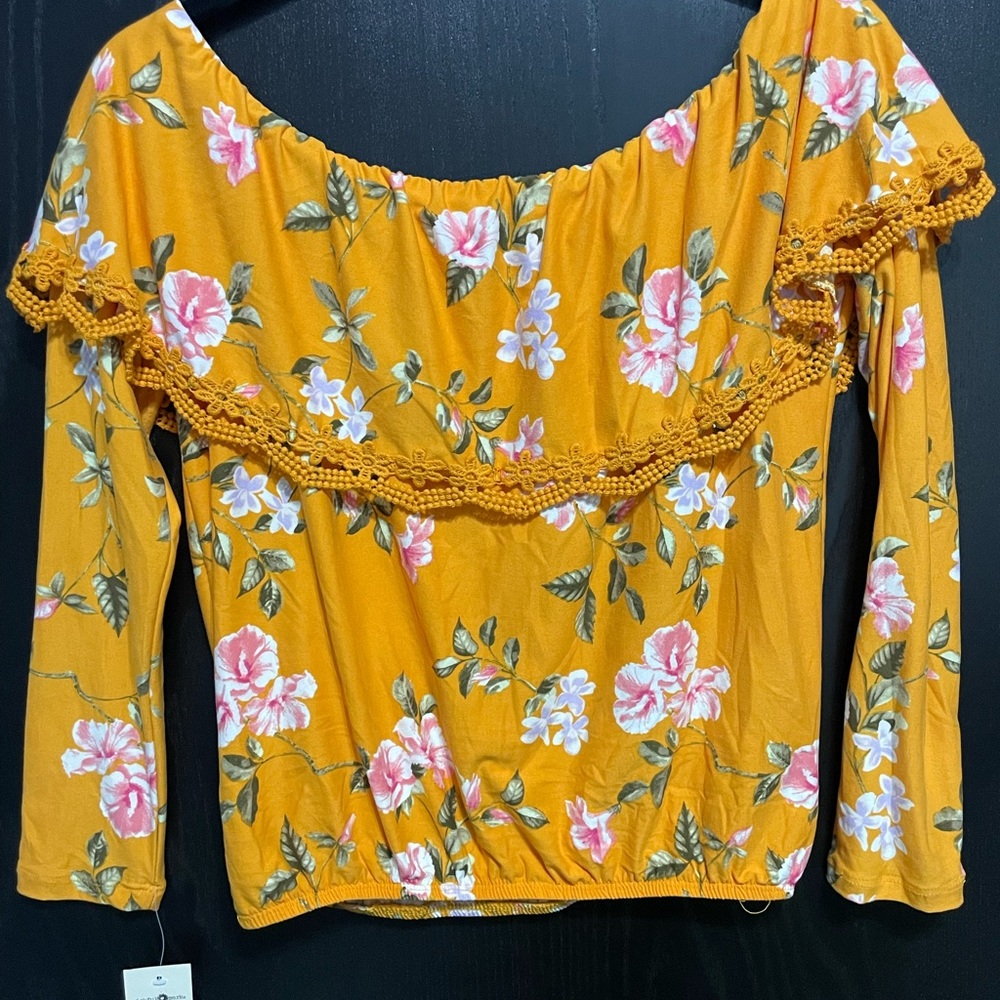 NWT Wishful Park Off The Shoulder Top Yellow Beautiful Size Medium - Picture 3 of 4